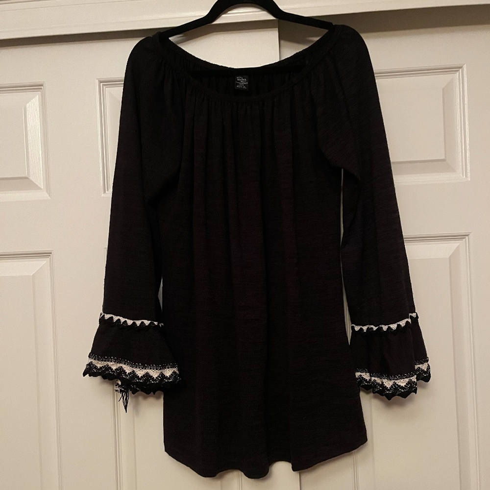 WIN WIN | Black Double Lace Sleeve Tunic